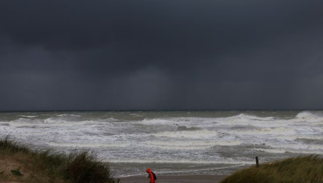 France: People urged to stay indoors as storm Ciaran nears