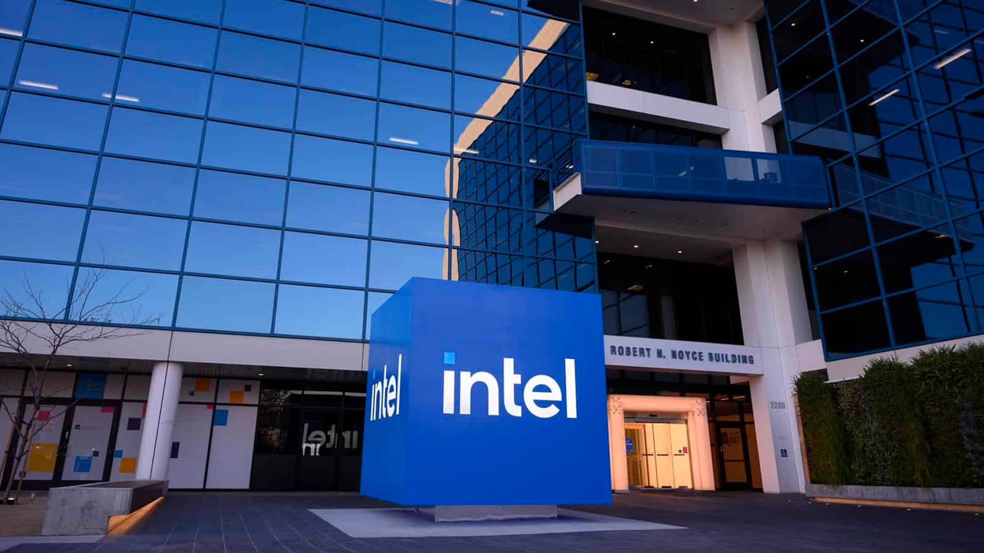 Intel to Make in India, announces collaboration with local manufacturers to make laptops