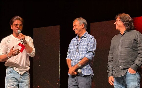 Shah Rukh Khan, Rajkumar Hirani, Abhijat Joshi interact with fans on ...