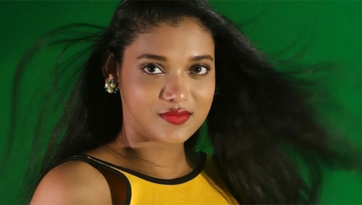 Indian Actress Xxx Videos Rekha - Telugu actress Rekha Boj says she'll run naked on the beach if Indian team  wins the World Cup, netizens react