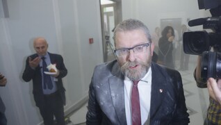 Polska: Skrajnie prawicowy poseł użył gaśnicy do zgaszenia świec chanukowych w parlamencie