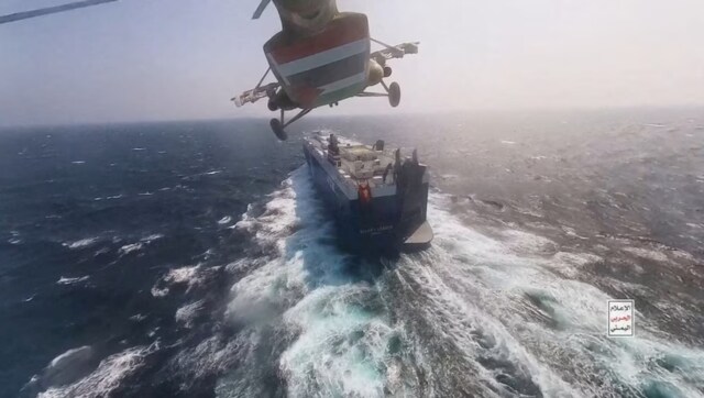 US military drowns Houthi boats after attack on navy helicopters, merchant ships
