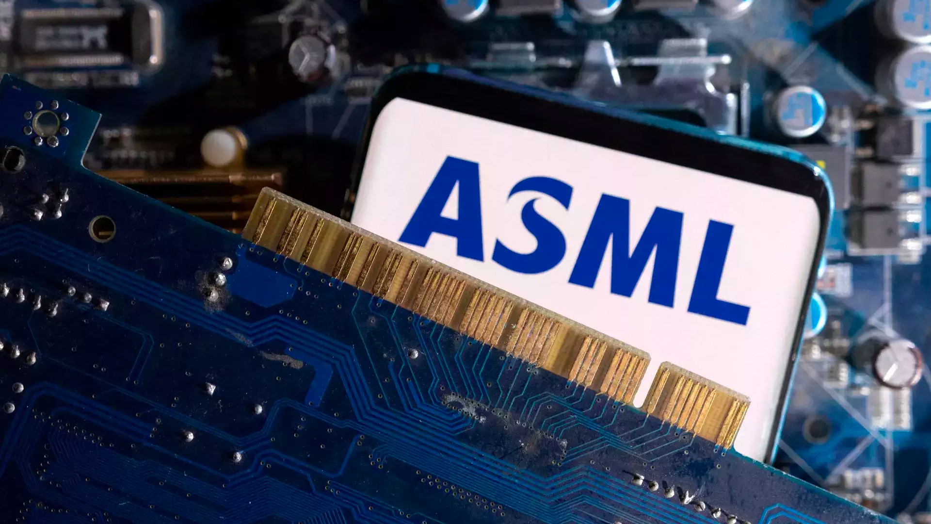 ASML با وجود تحریم‌های جهانی فناوری شاهد افزایش شدید سفارش‌ها به‌ویژه از چین است