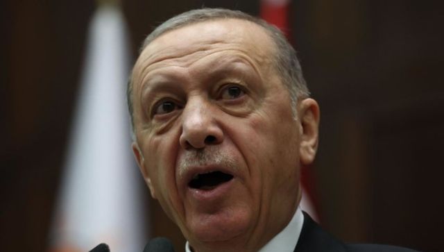Türk Erdoğan, Suriye ve Irak'taki Kürt savaşçılara yönelik saldırıları yoğunlaştırma sözü verdi