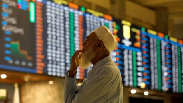 Pakistan’s stock market crashes fearing political uncertainty