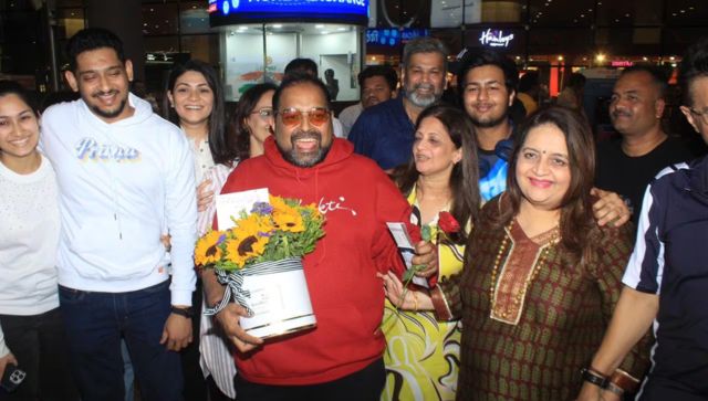 Shankar Mahadevan returns to India after his first Grammy win and hands out chocolates at the airport