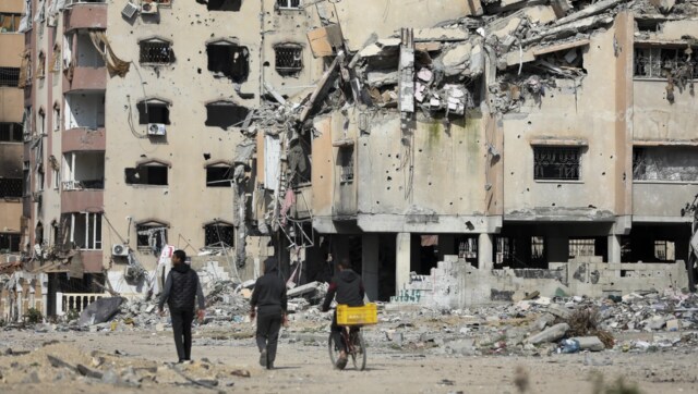 Israeli troops accused of deliberately firing at teenage girl, her family attempting to flee Gaza