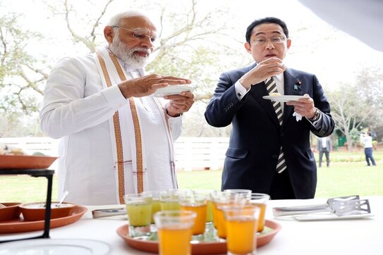 WATCH: Japanese PM Fumio Kishida tries golgappas with PM Modi in New Delhi
