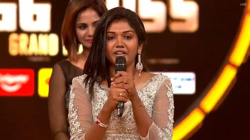 Riythvika wins the second season of Bigg Boss Tamil. Image via Twitter/@biggbosslive