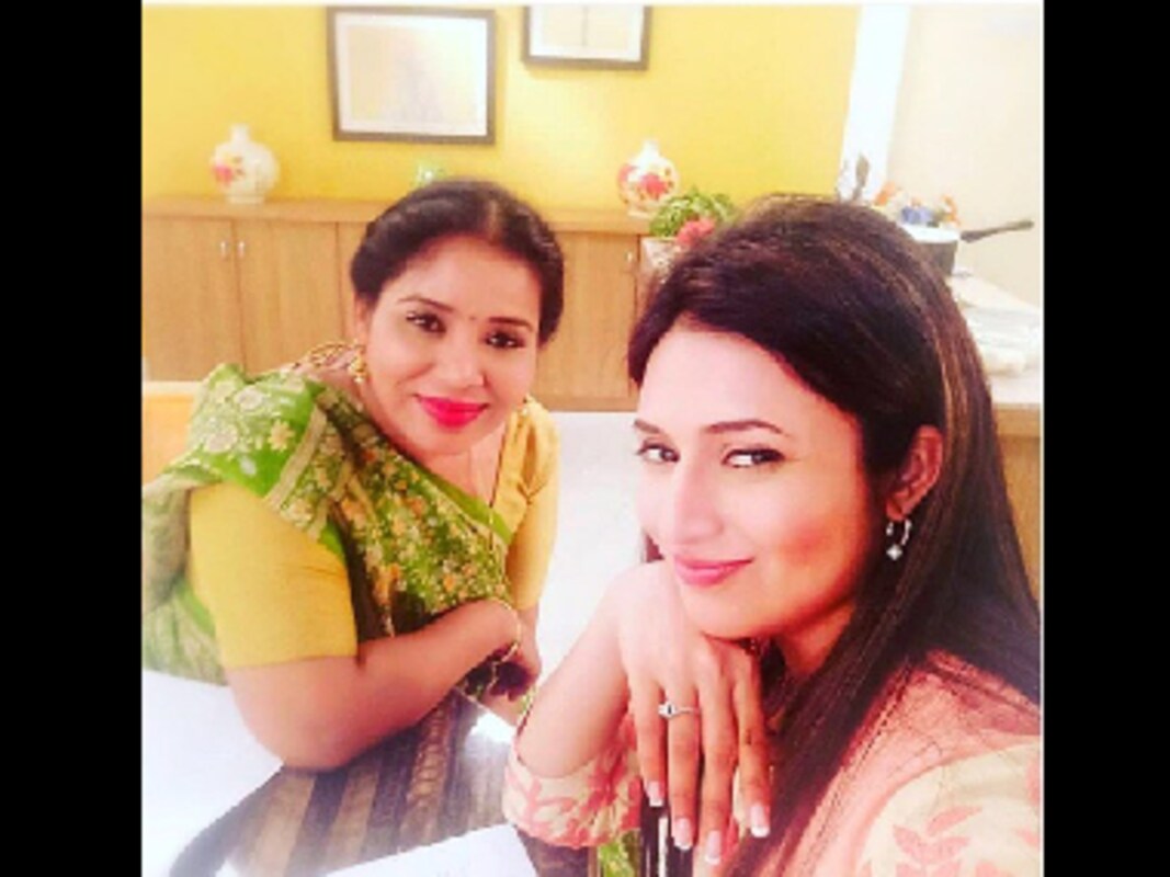 Yeh Hai Mohabbatein Actor Neeru Agarwal Passes Away Divyanka Tripathi Karan Patel Aly Goni Pay Tribute Entertainment News Firstpost Yeh hai mohabbatein antv bahasa indonesia episode shagun mengaku kalah. yeh hai mohabbatein actor neeru agarwal