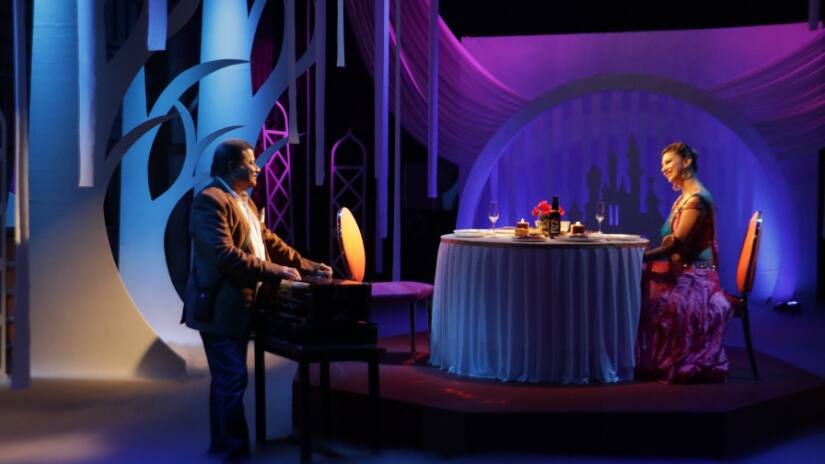 Anup dedicates a song to Jasleen on their romantic date