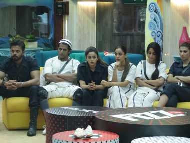 Bigg Boss 12, 9 October, Day 23 written updates: Shivashish, Surbhi out of captaincy race after getting physical in jailbreak task Bigg Boss 12, 9 October, Day 23 written updates: Shivashish, Surbhi out of captaincy race after getting physical in jailbreak task