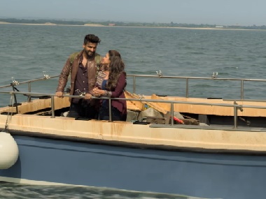 Namaste England song 'Tu Meri Main Tera' shows Arjun Kapoor's struggle as he follows Parineeti Chopra to London Namaste England song 'Tu Meri Main Tera' shows Arjun Kapoor's struggle as he follows Parineeti Chopra to London