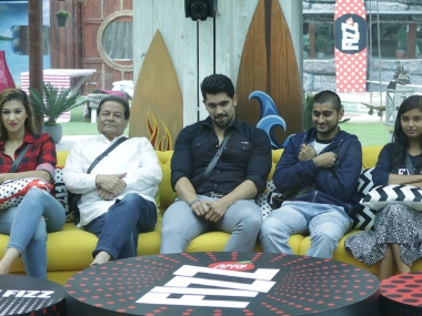 Bigg Boss 12, 18 October, Day 32 written updates: Deepak, Shivashish contend for captaincy Bigg Boss 12, 18 October, Day 32 written updates: Deepak, Shivashish contend for captaincy