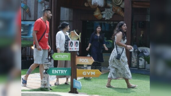 Bigg Boss 12, 19 October, Day 33 written updates: Surbhi accused of smoking in bathroom by housemates
