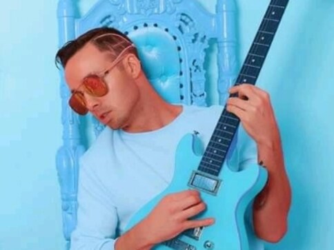 Canadian rapper Jon James McMurray dies while performing stunt on plane wing for music video Canadian rapper Jon James McMurray dies while performing stunt on plane wing for music video