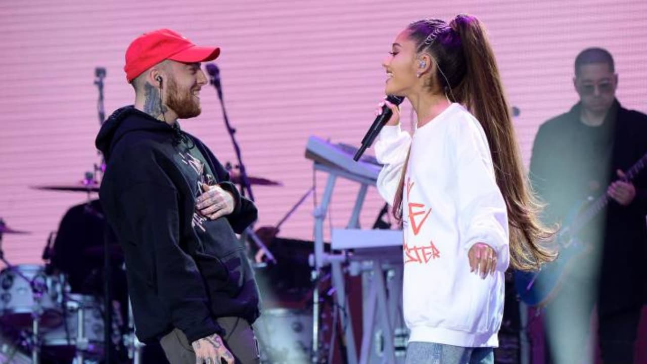 Ariana Grande and Mac Miller performing together. Twitter/@zesty_ariana