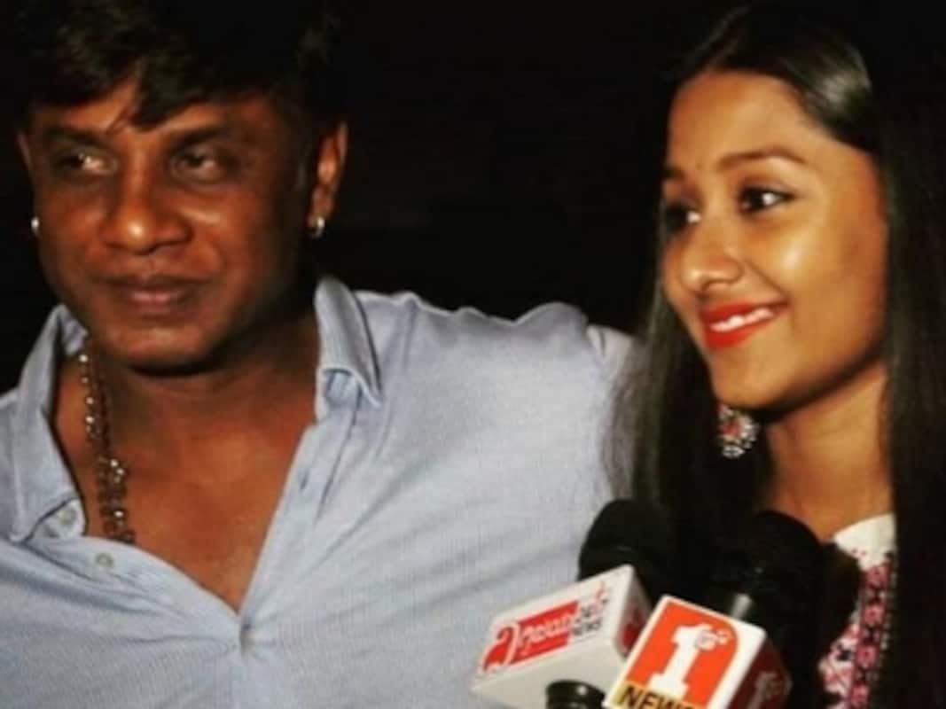 Duniya Vijay S Daughter Monica Files Assault Complaint With Bangalore Police Against Kannada Actor Entertainment News Firstpost Duniya vijay (born 1974), indian actor. bangalore police against kannada actor