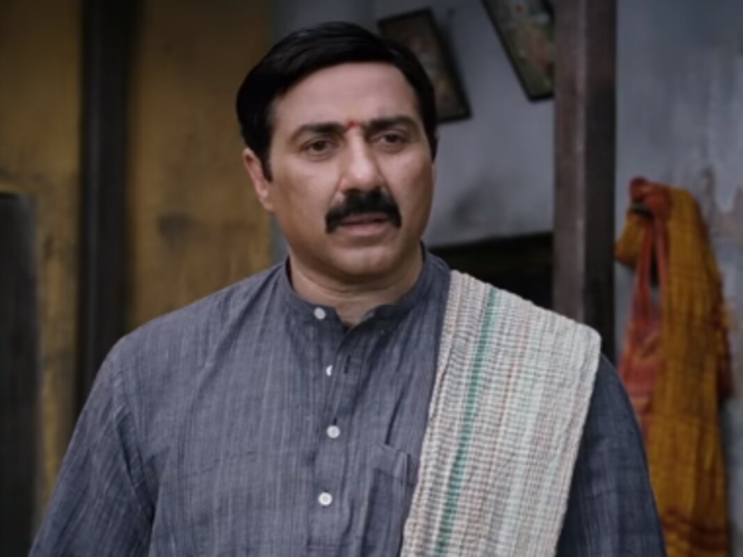 Mohalla Assi Trailer Sunny Deol Sakshi Tanwar S Satirical Drama Raises Poignant Questions About Religion Entertainment News Firstpost Kaashi in search of ganga. mohalla assi trailer sunny deol