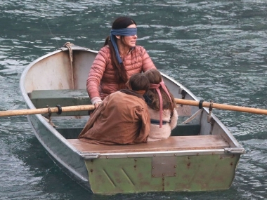Bird Box trailer: An unseen force threatens to wreak havoc in Sandra Bullock's upcoming Netflix film Bird Box trailer: An unseen force threatens to wreak havoc in Sandra Bullock's upcoming Netflix film