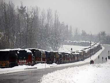 Kashmir snowfall: Early onset brings down electricity, fruit trees; traffic and daily life come to halt Kashmir snowfall: Early onset brings down electricity, fruit trees; traffic and daily life come to halt