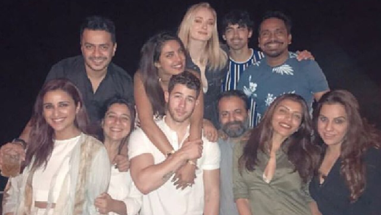 Priyanka Chopra and Nick Jonas with Parineeti Chopra and Mushtaq Sheiekh. Instagram/@priyankachopra
