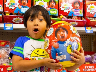 Seven-year-old toy reviewer Ryan becomes YouTube's highest earner after raking in $22 mn Seven-year-old toy reviewer Ryan becomes YouTube's highest earner after raking in $22 mn