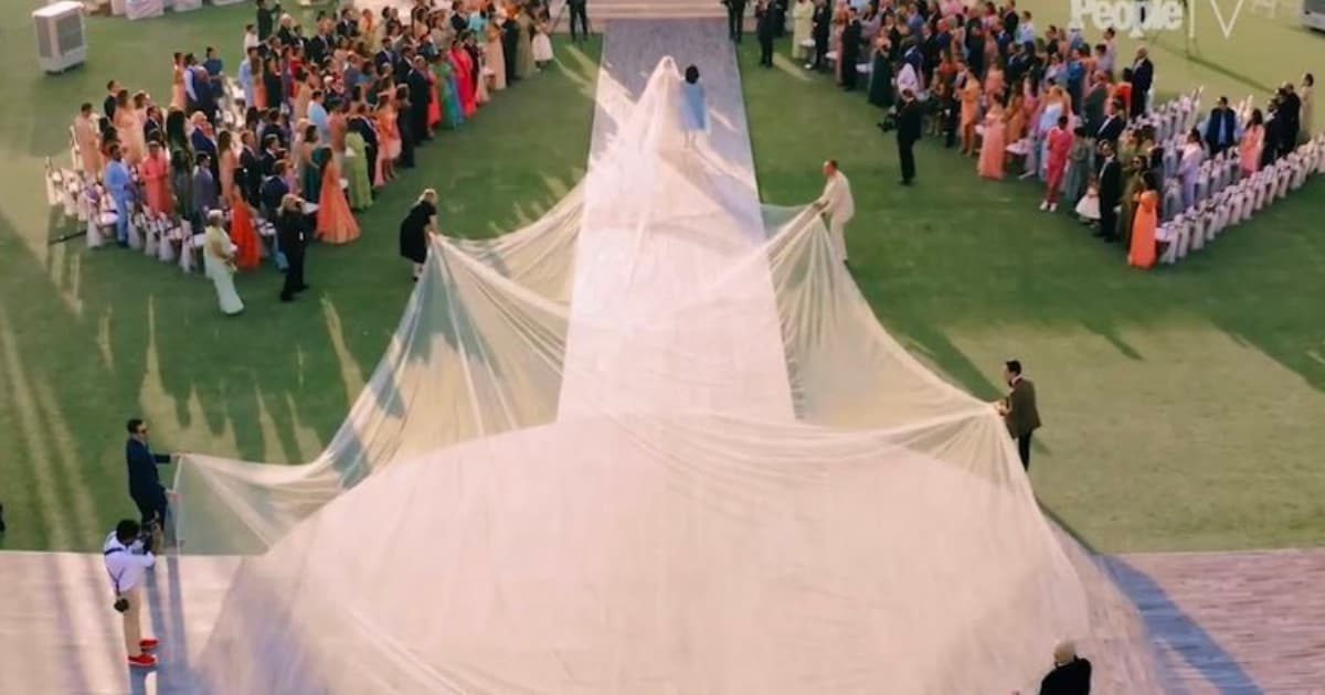 Priyanka Chopra 75-foot veil triggers funny memes: 'Bigger than a 1RK ...