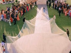 Priyanka Chopra Wore a 75-Foot-Long Veil for Her Wedding - Priyanka  Chopra's Veil Compared to Meghan Markle's