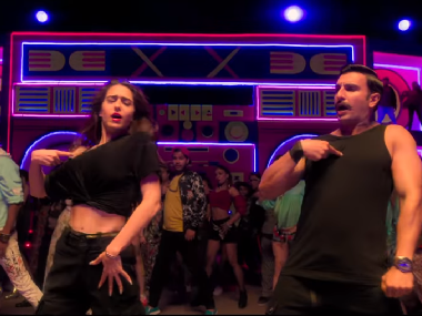 Simmba song 'Aankh Maare', featuring Ranveer Singh and Sara Ali Khan, is a self-aware '90s remix Simmba song 'Aankh Maare', featuring Ranveer Singh and Sara Ali Khan, is a self-aware '90s remix