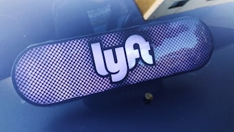 Lyft estimates Q4 revenues at $975 million as riders increase by 28 percent