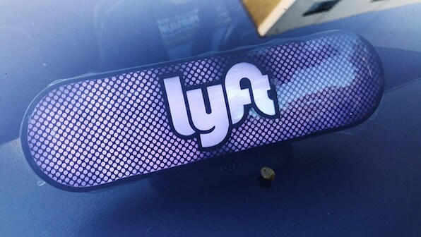Lyft estimates Q4 revenues at $975 million as riders increase by 28 percent