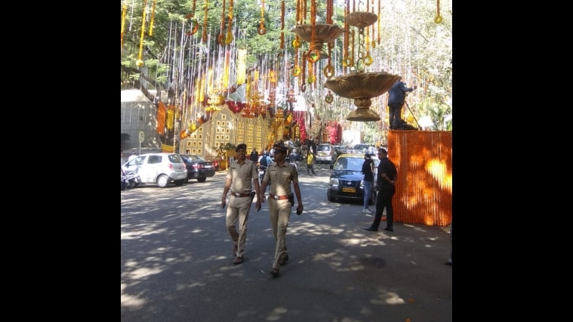 Police near the Antilla. Firstpost/@Sachin Gokhale