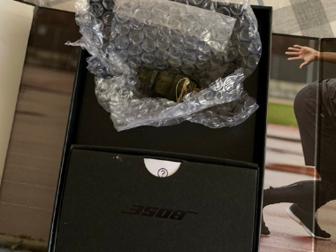 Sonakshi Sinha receives rusted iron piece on ordering headphones from Amazon; Twitter asks how's the battery life Sonakshi Sinha receives rusted iron piece on ordering headphones from Amazon; Twitter asks how's the battery life