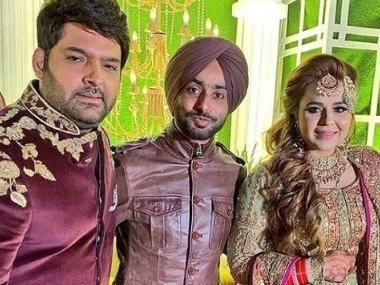 Kapil Sharma, Ginni Chatrath host wedding reception in Amritsar; Daler Mehndi performs at event Kapil Sharma, Ginni Chatrath host wedding reception in Amritsar; Daler Mehndi performs at event