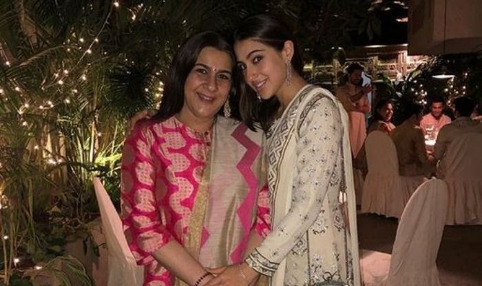 Sara Ali Khan with mother Amrita Singh. Image via Twitter