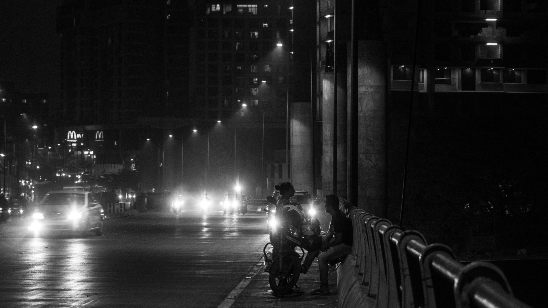 Love in the City: In no-nonsense Mumbai, couples steal quiet moments of togetherness Love in the City: In no-nonsense Mumbai, couples steal quiet moments of togetherness