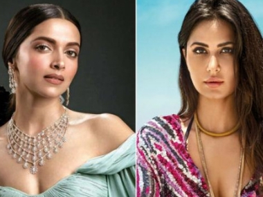 Watch: Ranveer Singh makes wife Deepika Padukone hug it out with Katrina Kaif at Star Screen Awards Watch: Ranveer Singh makes wife Deepika Padukone hug it out with Katrina Kaif at Star Screen Awards