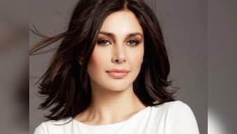 Lisa Ray to reportedly play a closeted lesbian in her web series debut, Amazon's Four More Shots Please!