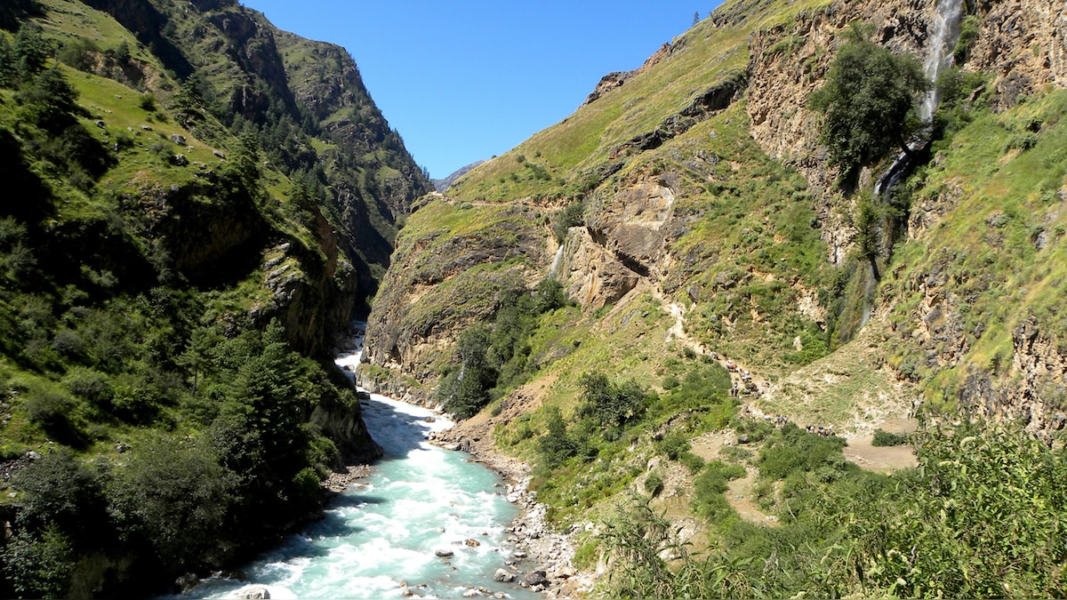 Abandoned by Nepal and China, the Hilsa village lives in fear of floods