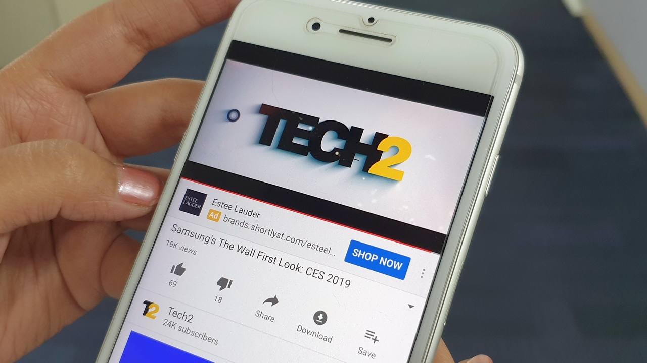 YouTube app for iOS now lets you swipe through videos like you swipe on Tinder YouTube app for iOS now lets you swipe through videos like you swipe on Tinder