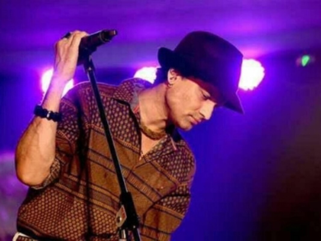 Zubeen Garg Defends Disrespecting Bharat Ratna Didn T Mean To Pull Down The Award Only The Politics Behind It Entertainment News Firstpost Find the best blue wallpaper hd on getwallpapers. zubeen garg defends disrespecting