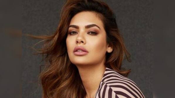 Esha Gupta issues apology on Twitter over racist remarks towards Nigerian footballer Alexander Iwobi