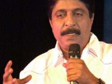 Malayalam actor-cum-director Sreenivasan admitted to ICU after complaints of breathing issues Malayalam actor-cum-director Sreenivasan admitted to ICU after complaints of breathing issues