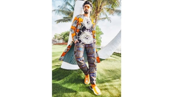 Arjun Kapoor calls Ranveer Singh a 'narangi mausambi wala' in a comment; fans react to the hilarious trolling