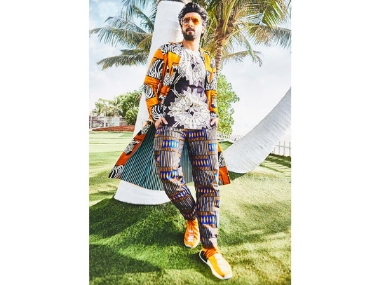 Arjun Kapoor calls Ranveer Singh a 'narangi mausambi wala' in a comment; fans react to the hilarious trolling Arjun Kapoor calls Ranveer Singh a 'narangi mausambi wala' in a comment; fans react to the hilarious trolling