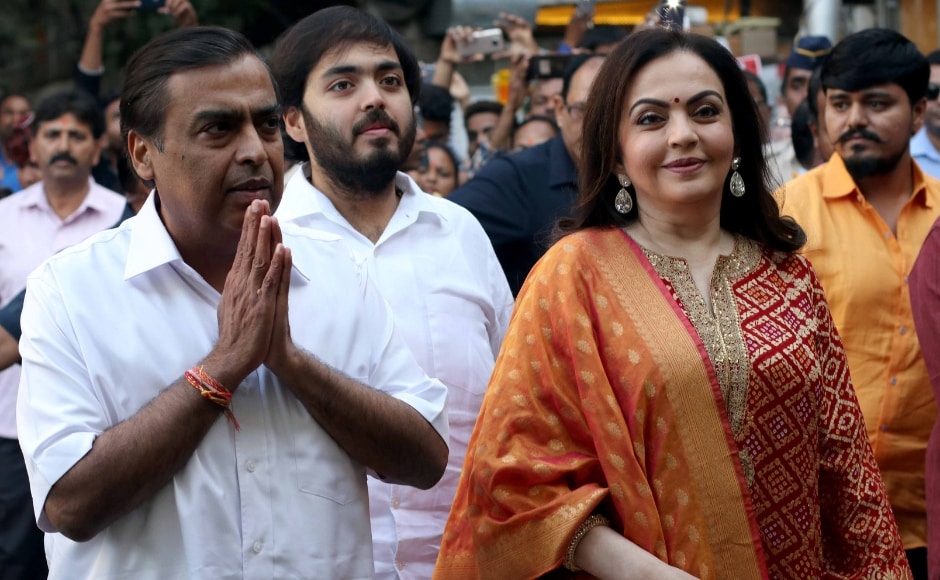 Mukesh and Nita Ambani visit Siddhivinayak temple to offer first ...