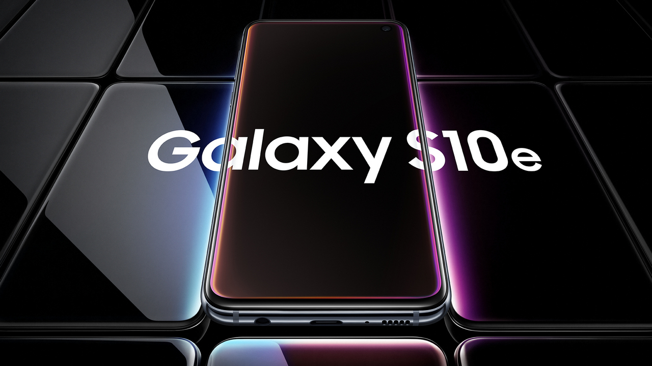 Galaxy S10 E vs iPhone XR: A spec war between two 'budget' flagship smartphones Galaxy S10 E vs iPhone XR: A spec war between two 'budget' flagship smartphones
