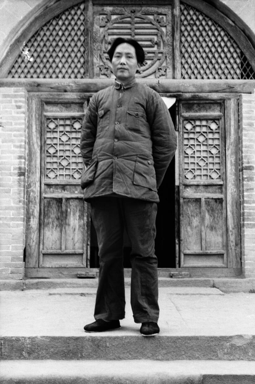 Walter Bosshard Mao Zedong in front of the entrance to the 