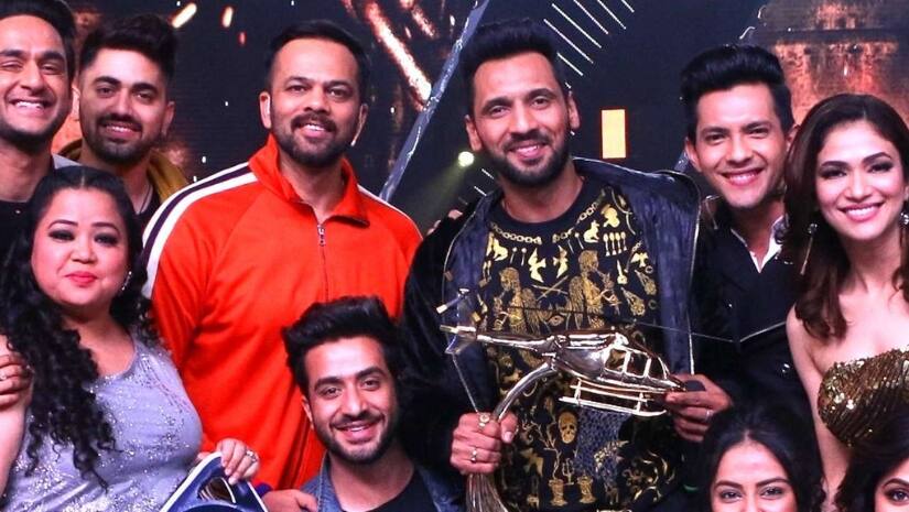 Punit Pathak holding the trophy as winner of Khatron Ke Khiladi season 9. Image from Facebook